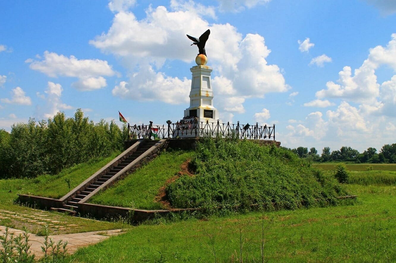 Tiszaújlak, Turul Emlékmű (kárpátalja)