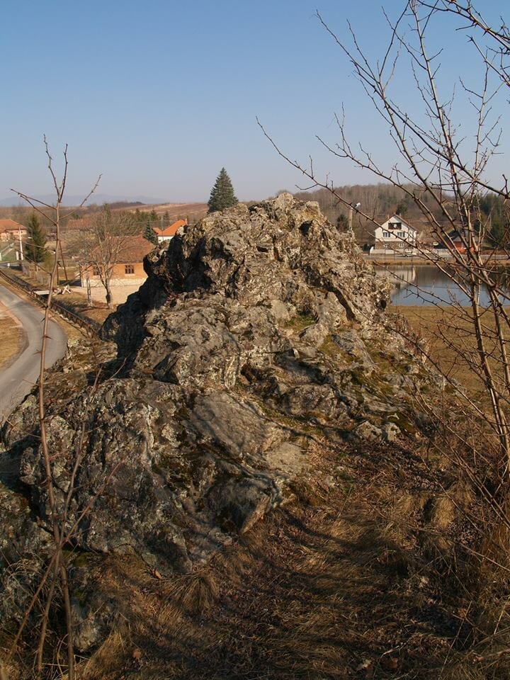 IV. Béla lovának patkónyomai a Bózsvai-sziklán