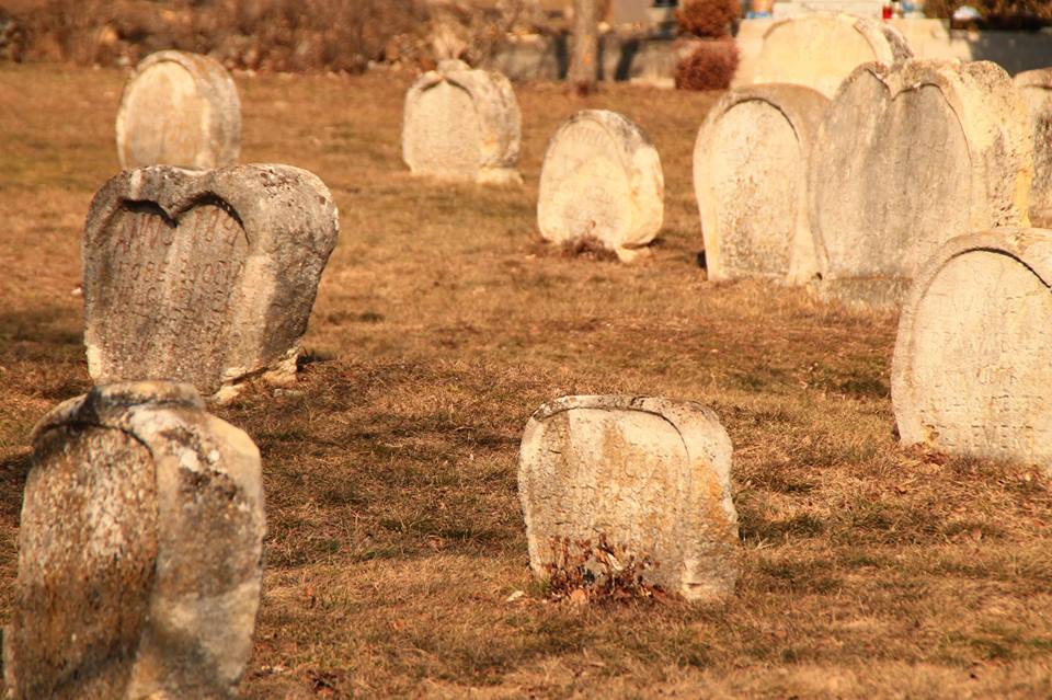 Szív alakú sírkövek Balatonudvariban