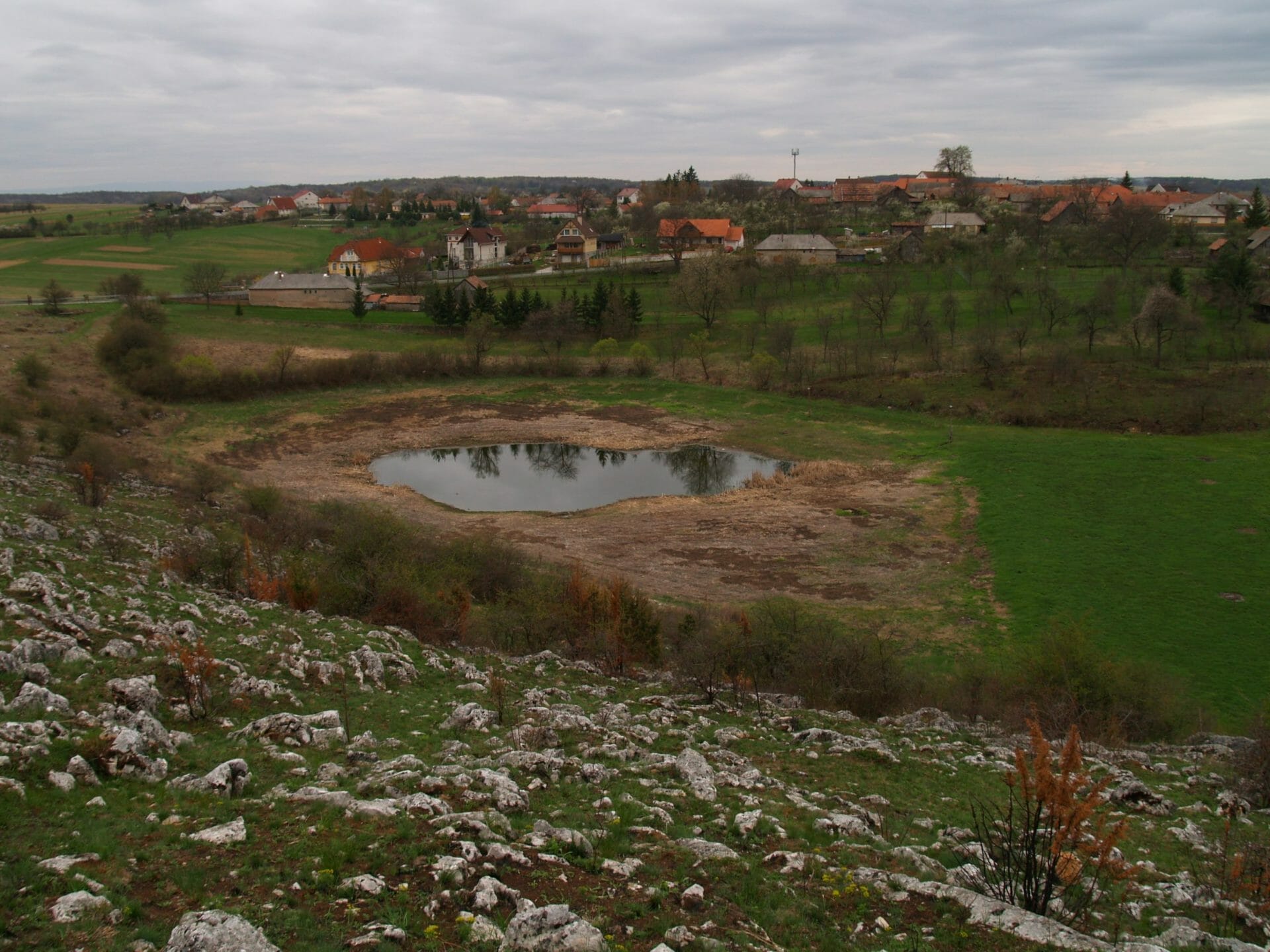 Az Aggteleki-tó az "ördögszántásról" fotózva